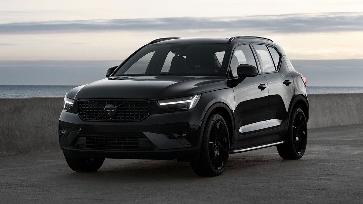 The 2025 Volvo XC40 parked near a beach.
