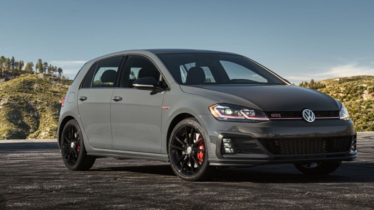 2019-volkswagen-golf-gti-3qtr
