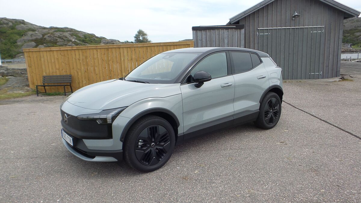 https://kbb.com/asset/2addd23c-eeeb-4ed0-af1b-c7a89076c996/OG/2026-volvo-ex30-cross-country-front-three-quarter.jpg