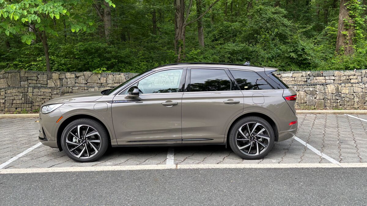 The 2025 Lincoln Corsair Grand Touring III plug-in hybrid in Harbor Grey Metallic in profile