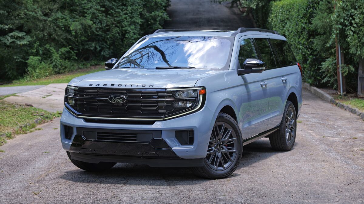 https://kbb.com/asset/5114385f-3418-4831-b04c-310d317838ad/OG/2025-ford-expedition-platinum-3qtr.jpg