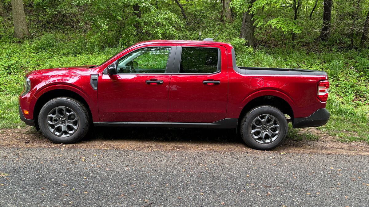 https://kbb.com/asset/53179ef5-2789-4d29-8ccf-bf625a95b55c/OG/2025-ford-maverick-xlt-awd-profile.jpg