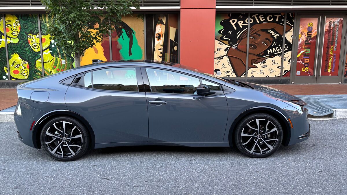 https://kbb.com/asset/54d84c7a-1739-4138-bdd4-2449e6b73070/OG/2025-toyota-prius-phev-profile.jpg