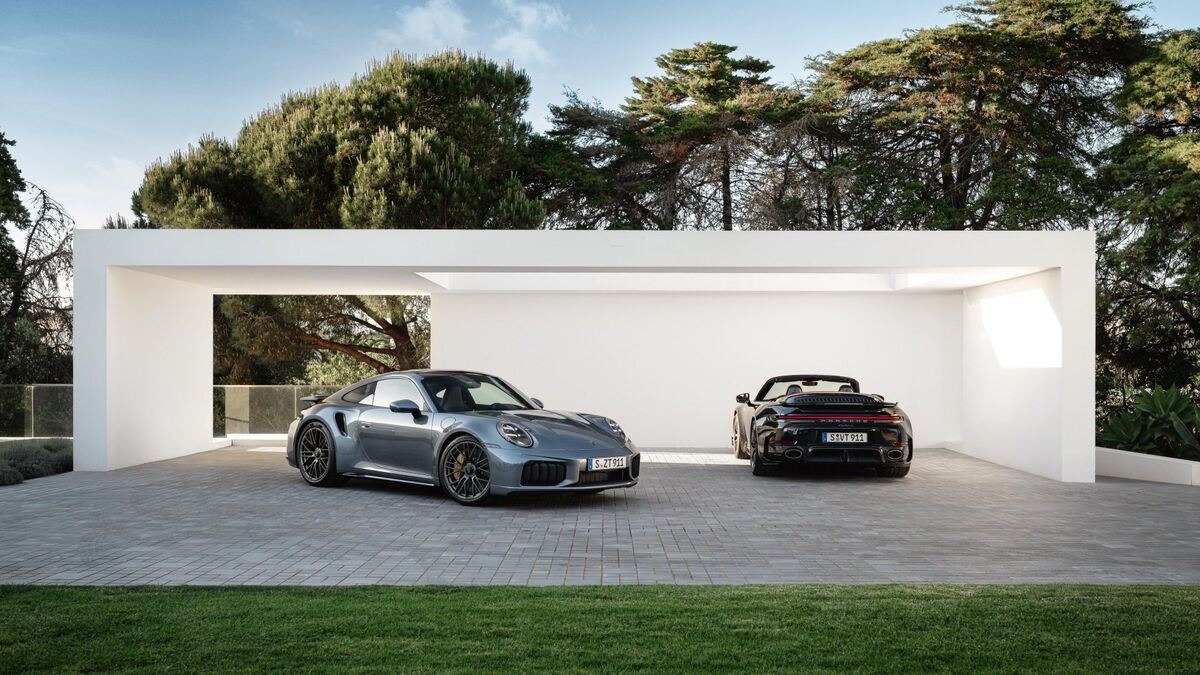 https://kbb.com/asset/615d5afe-e806-4034-bf7a-75792c7fd404/OG/2026-porsche-911-right-3qtr.jpg