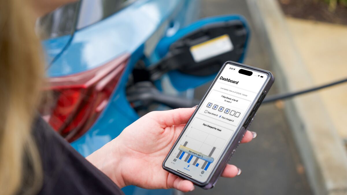 https://kbb.com/asset/63edb26a-2a0d-4b14-b557-9d369127853c/OG/Toyota-ChargeMinder-app.jpg