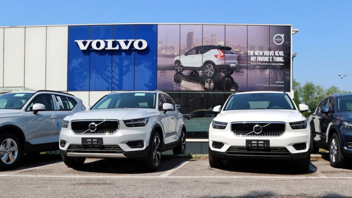 https://kbb.com/asset/6e04e470-8bf5-4209-9b30-2c456c58c3df/OG/iStock-volvo-dealership.jpg