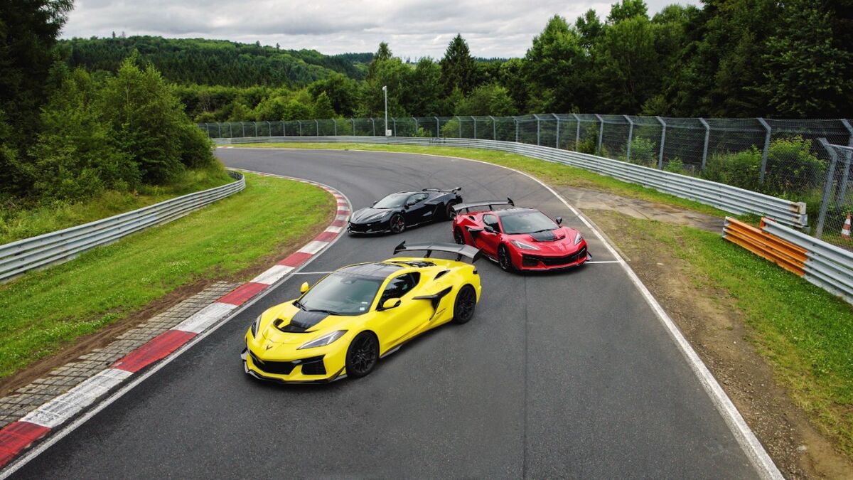 https://kbb.com/asset/725e1265-16ab-4be9-944f-eeb15761405b/OG/2026-chevrolet-corvette-zr1x-zr1-nurburgring.jpg