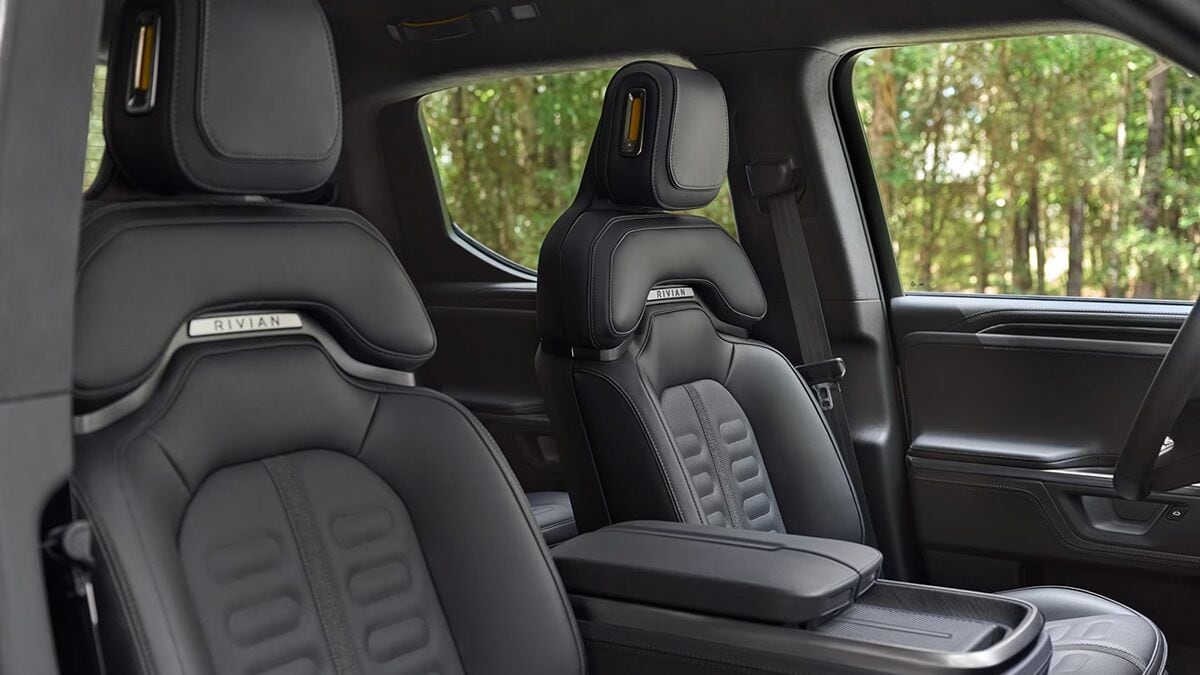 2025-rivian-r1s-seats