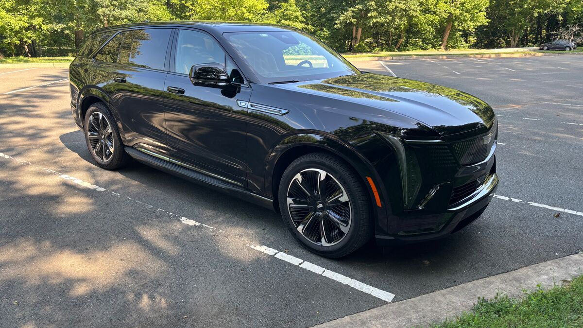 https://kbb.com/asset/7894a236-adfb-49a2-9b61-6ac1915c548b/OG/2025-cadillac-escalade-iq-front-quarter.jpg