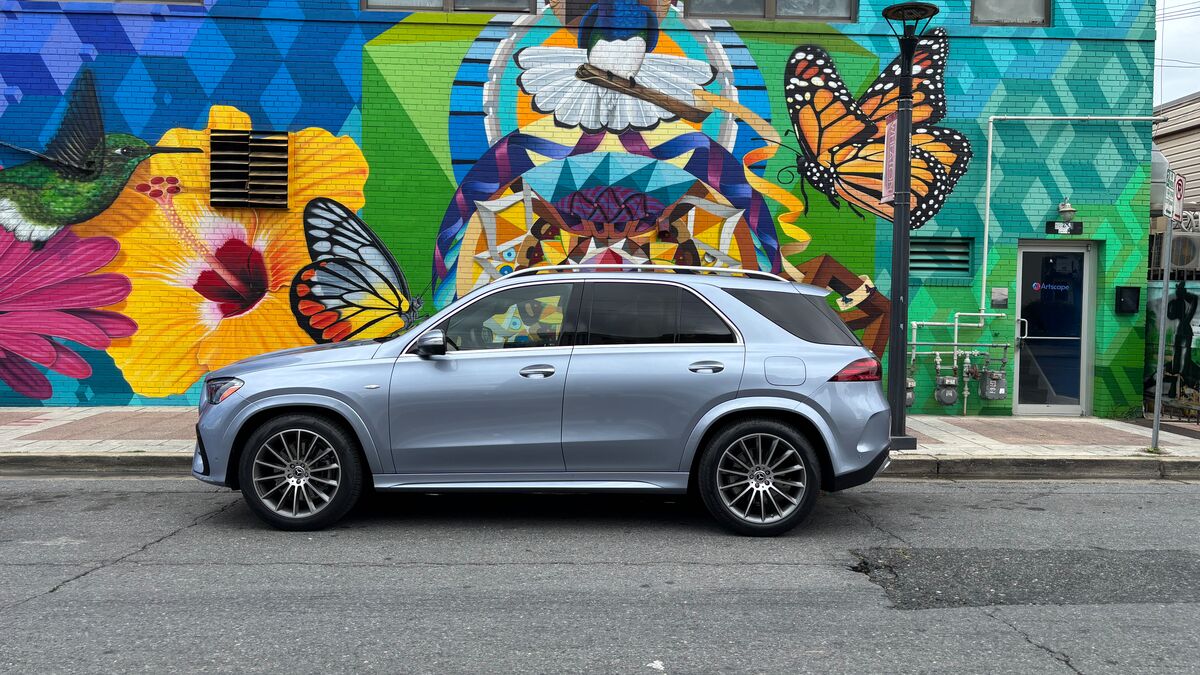 https://kbb.com/asset/80eb757e-6d9f-4d64-b951-8ad0ce6369b2/OG/2025-mercedes-benz-gle-450e-profile.jpg