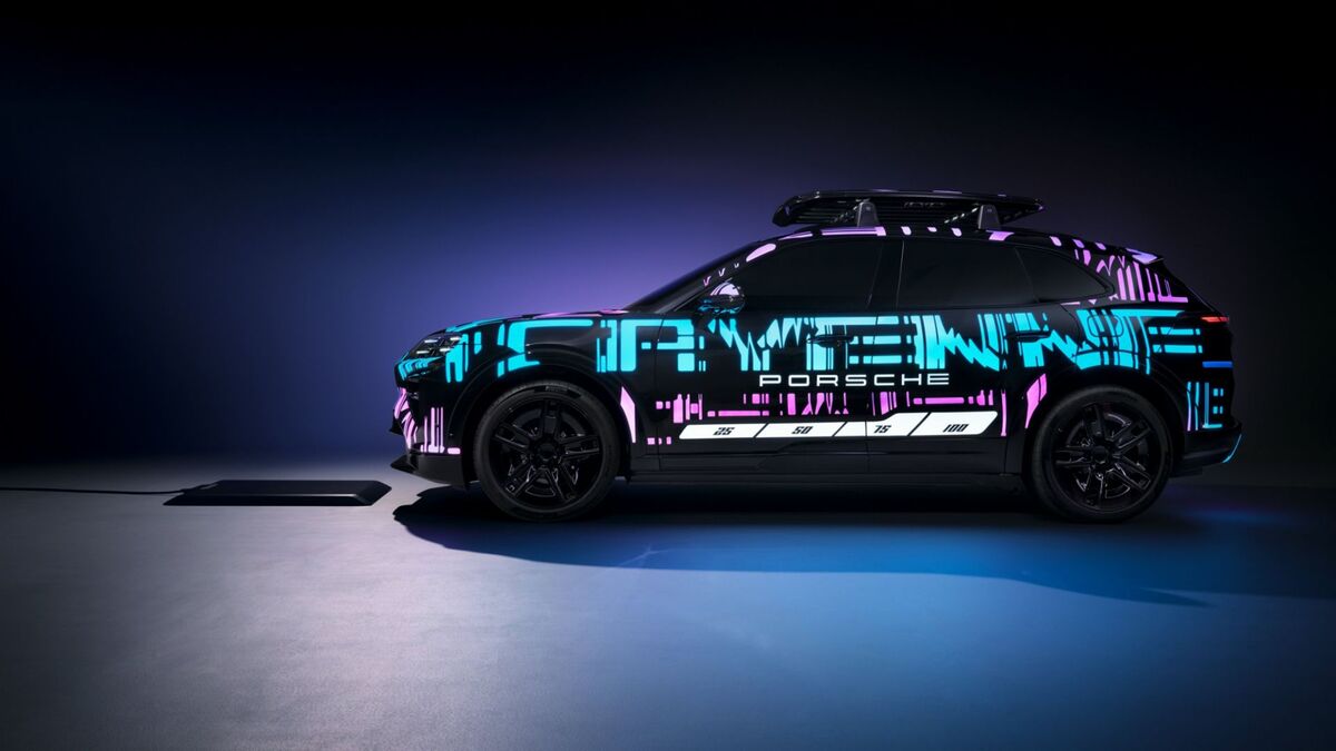 https://kbb.com/asset/8bc8df23-1262-4b5b-b497-fc5a3bb1fe29/OG/2026-porsche-cayenne-wireless-charging.jpg