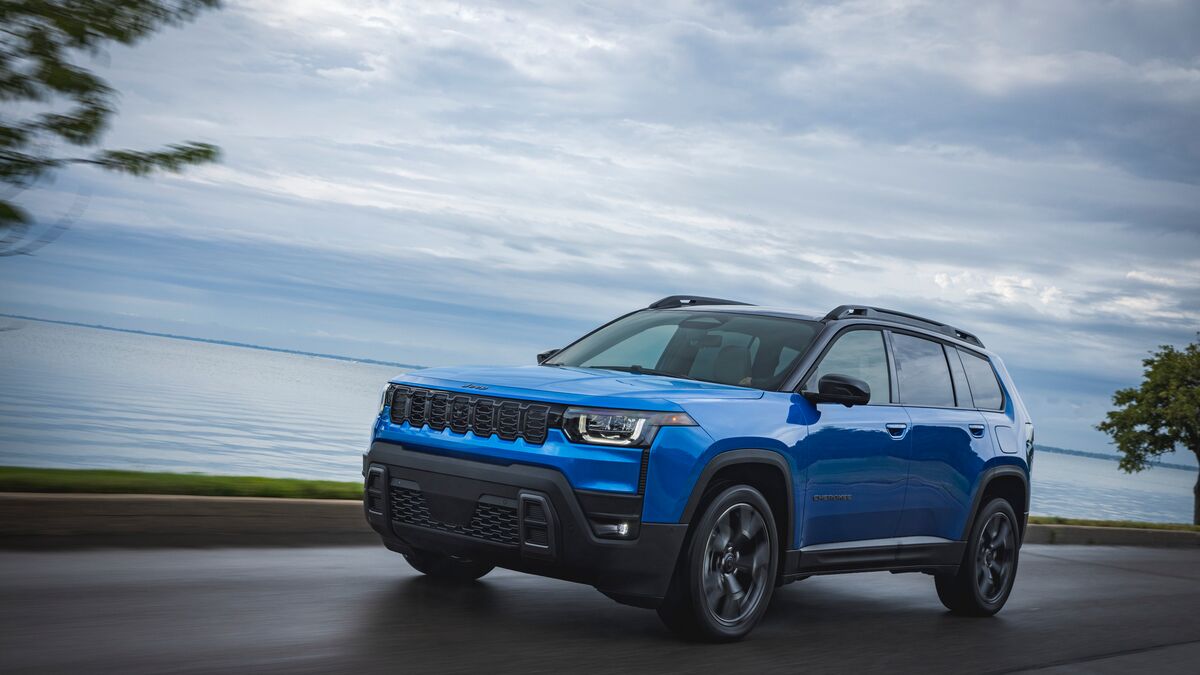https://kbb.com/asset/a6e9de95-5566-46cf-8a3b-a92f195c0242/OG/2026-jeep-cherokee-3qtr.jpg
