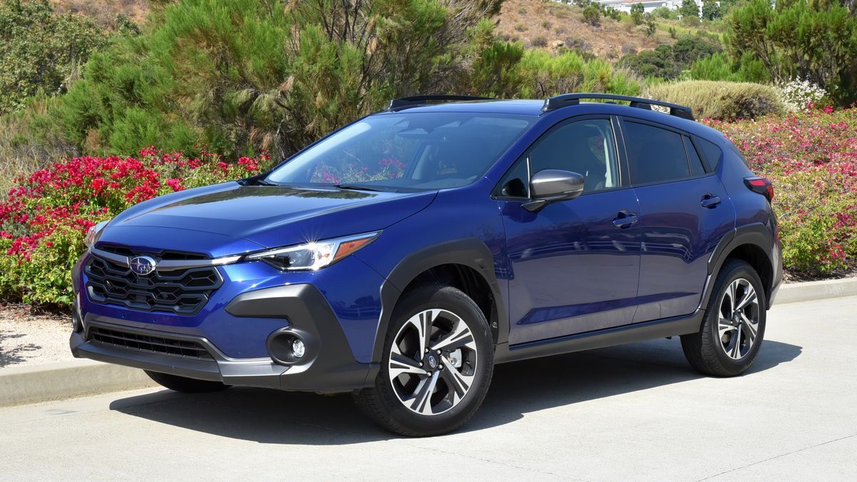 https://kbb.com/asset/c450546c-b0dc-467c-8d32-dfb988c0d630/OG/2025-subaru-crosstrek-front-left-3qtr-2.jpg
