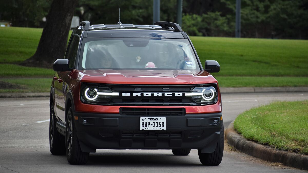 A Texas license plate on the front of a red Ford Bronco Sport