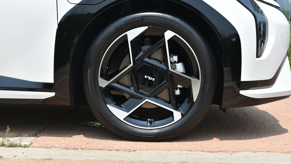 2026-kia-ev4-tire
