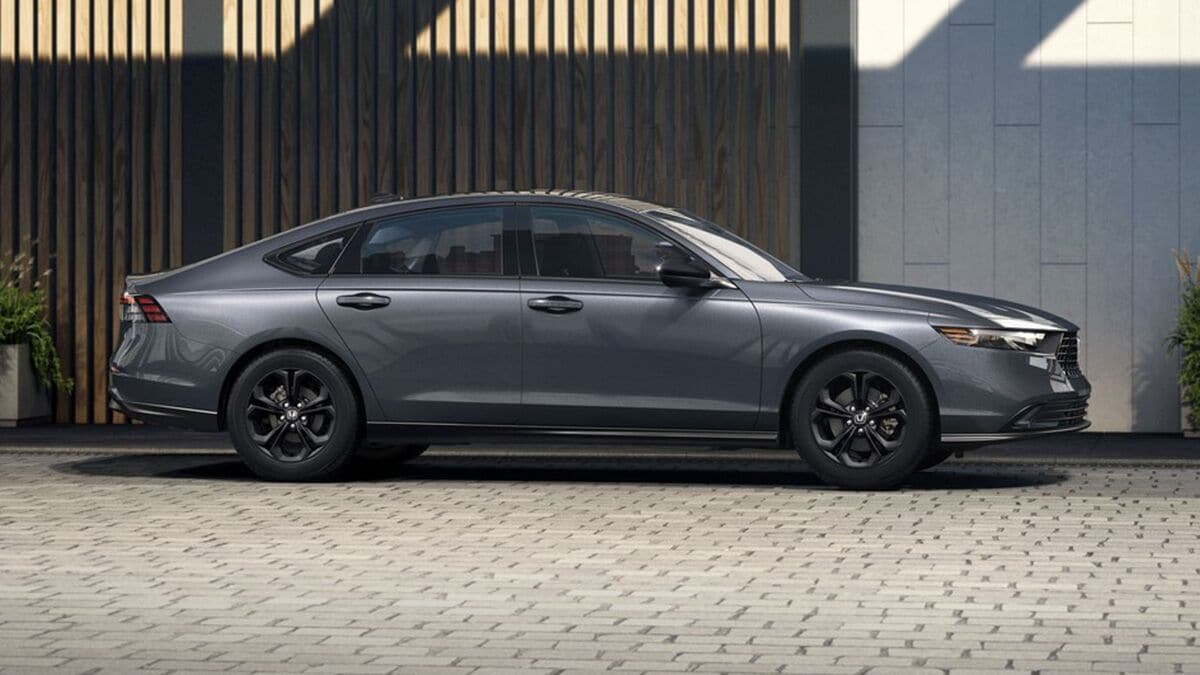 2025-honda-accord-se-3qtr.jpg