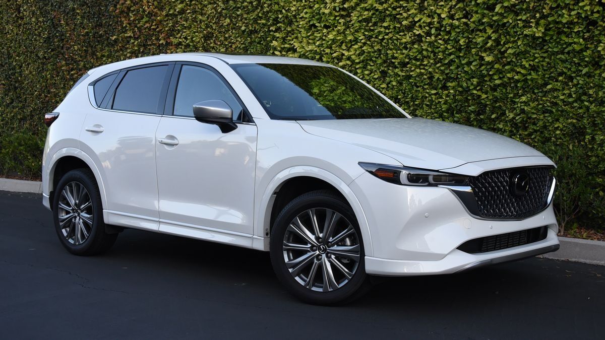2025-mazda-cx-5-white-front-right-3qtr-2.jpg