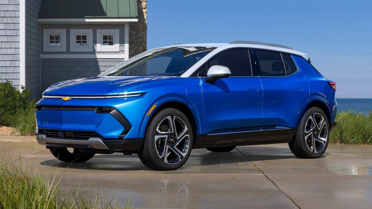 2024-chevrolet-equinox-ev-blue-front-left-3qtr.jpg