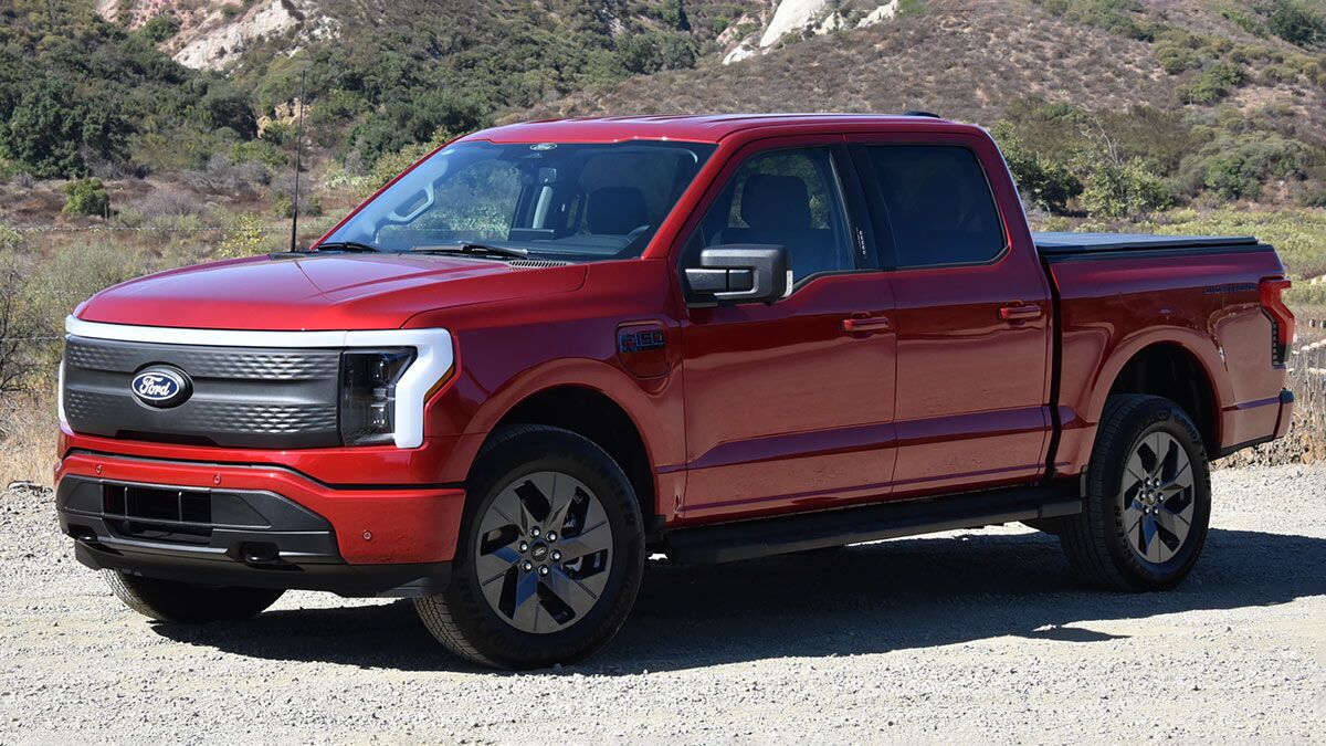 2025-ford-f150-lightning-ext-1.jpg