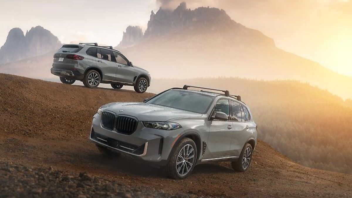 https://kbb.com/m/163bb2e11bdbbc74/OG-2025-bmw-x5-silver-anniversary-edition-front-and-rear-jpg.jpg
