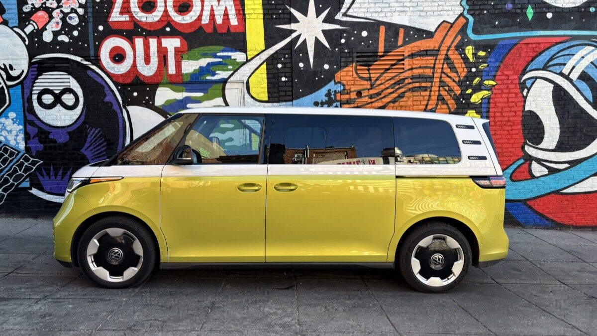 https://kbb.com/m/19395829f473c378/OG-2025-volkswagen-id-buzz-profile-jpeg.jpg