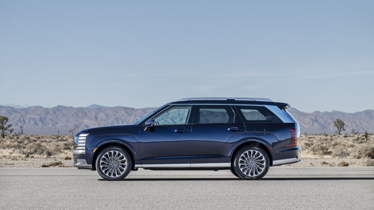 https://kbb.com/m/1a72c97144d7212f/OG-2026-hyundai-palisade-profile-jpg.jpg