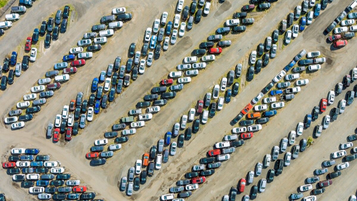 https://kbb.com/m/1d76d0c6b55c86f9/OG-iStock-cars-auction-lot-jpg.jpg