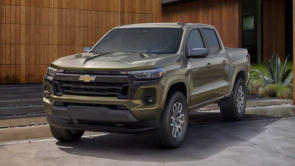 2025-chevrolet-colorado-front-left.jpg
