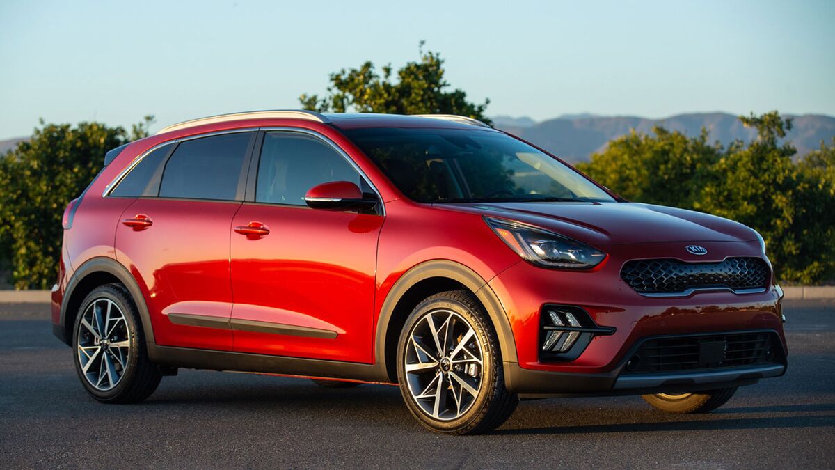 2021-kia-niro-hybrid-front-right.jpg