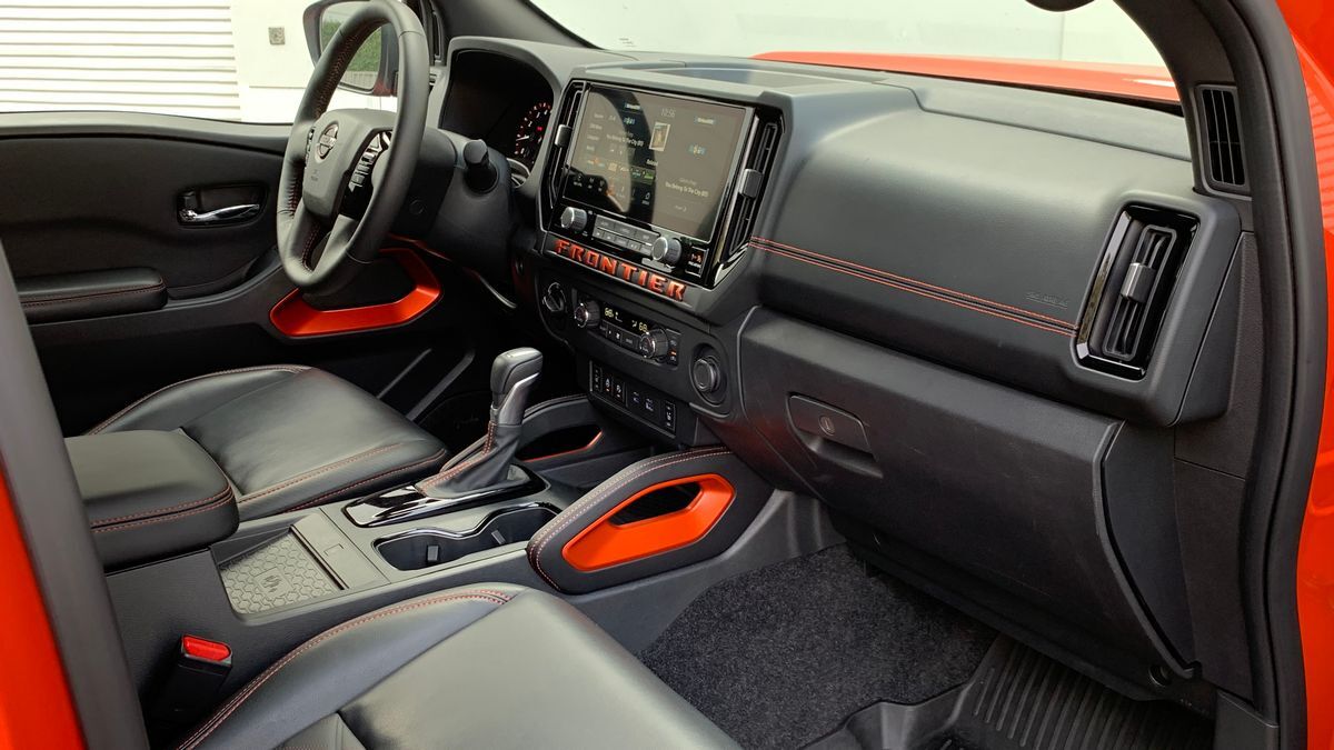 2025-nissan-frontier-pro-4x-pass-pov.jpg