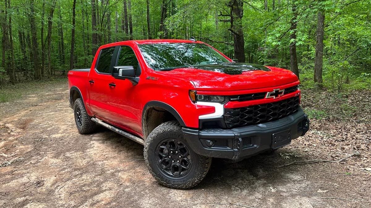 2025-chevrolet-silverado-1500-3qtr.jpg