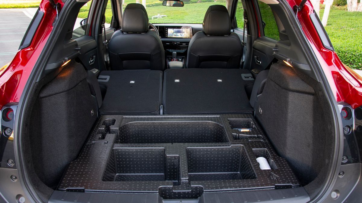 2025-nissan-kicks-cargo-storage.jpg