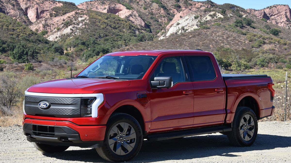 2024-ford-f150-lightning-front-left-3qtr-4x3-1.jpg