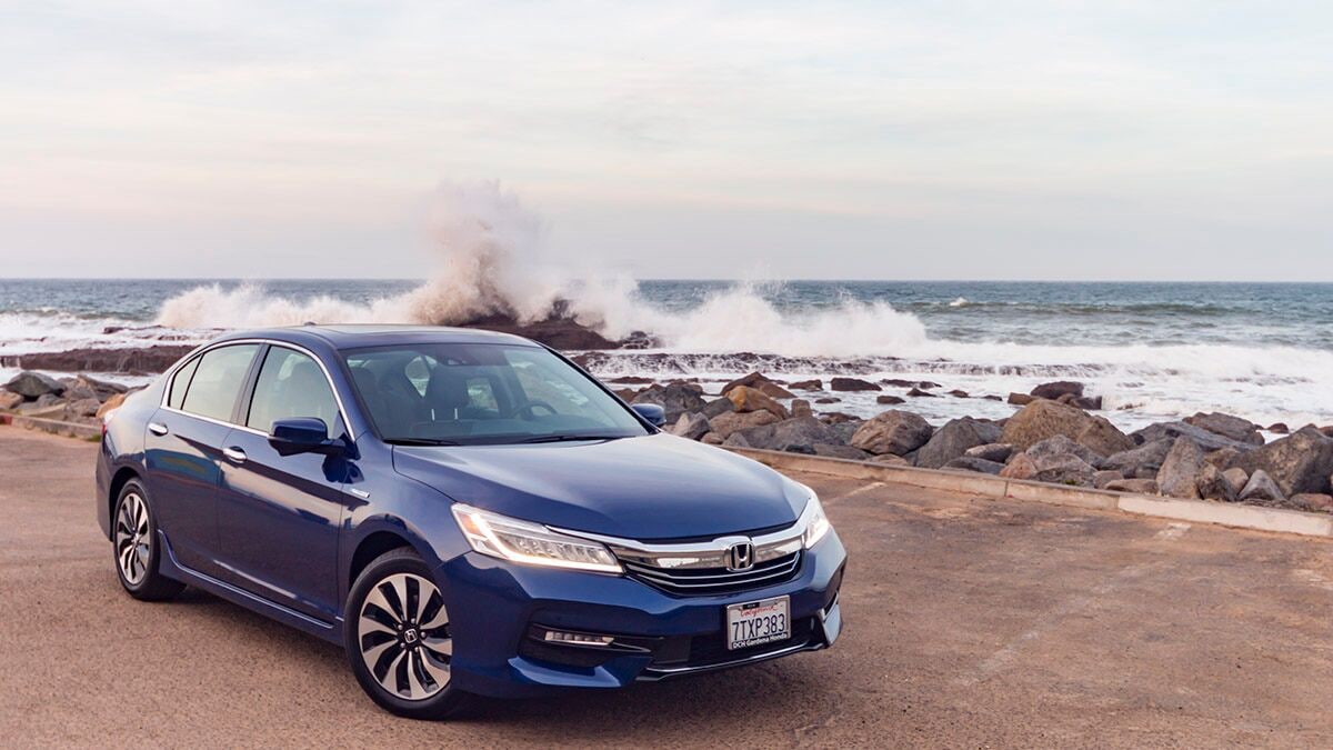 08-2017-Honda-Accord-Hybrid-Long-Term-Exterior-KBB.jpg