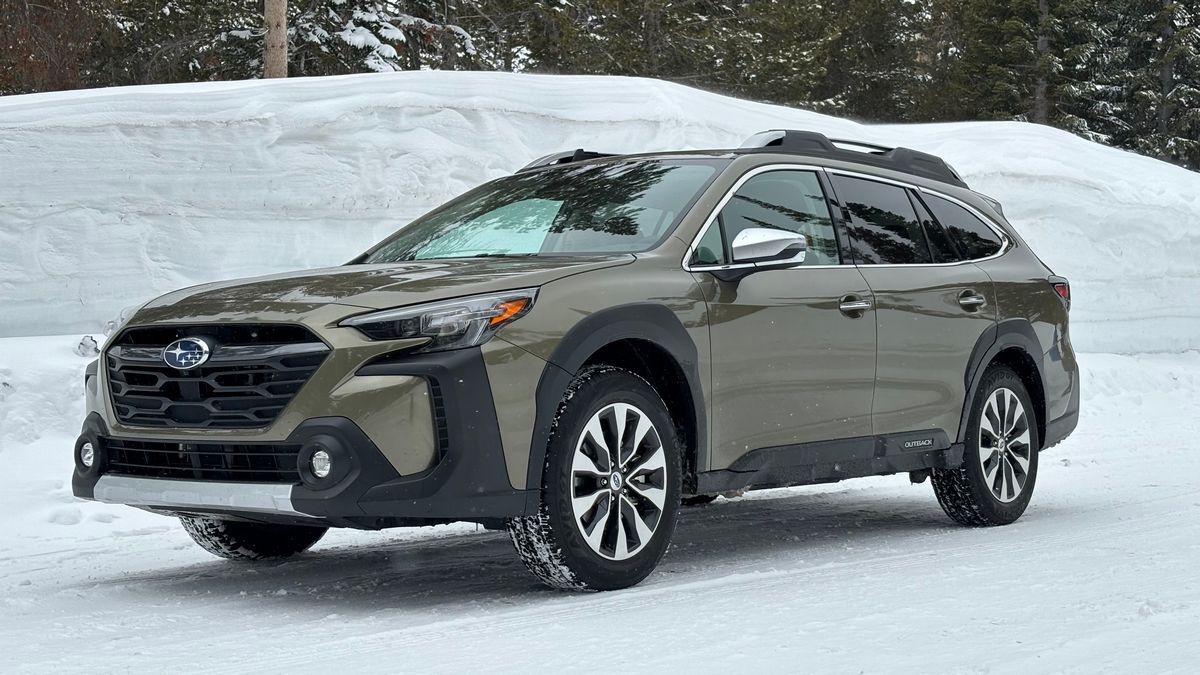 2025-subaru-outback-touring-front-3qtr-snow.jpg