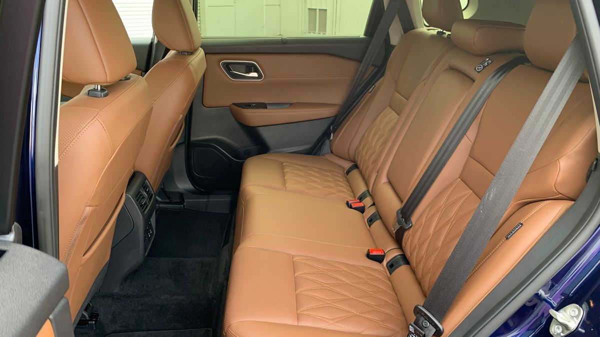 2025-nissan-rogue-platinum-rear-seats.jpg