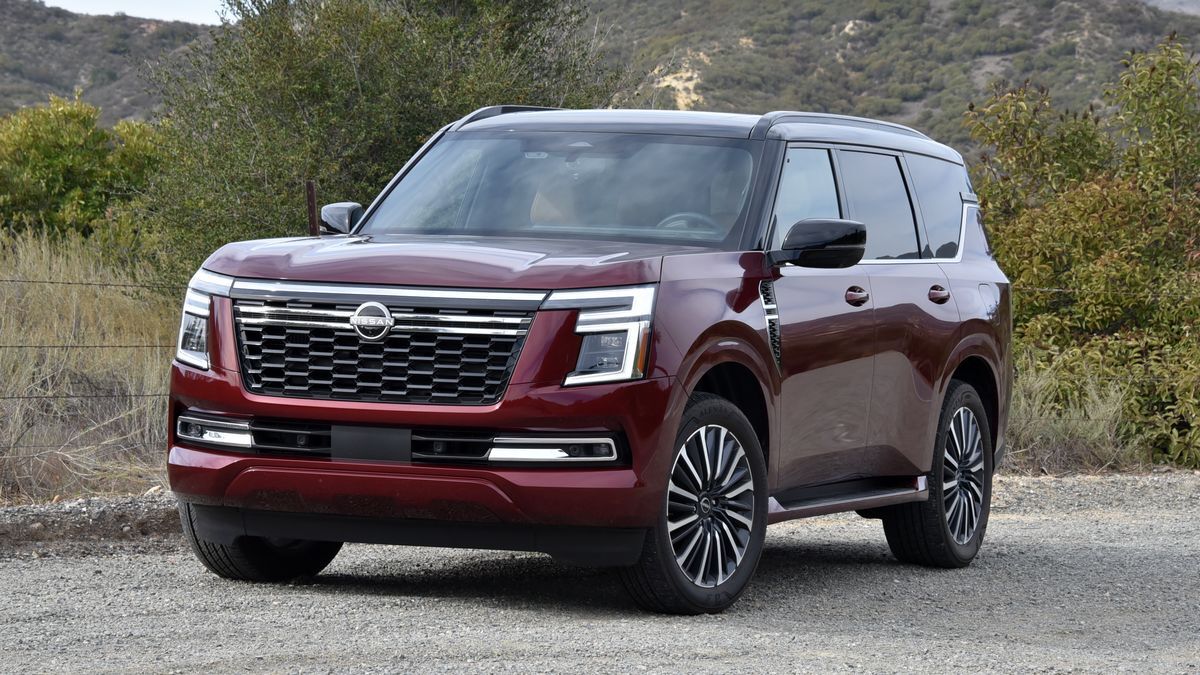 2025-nissan-armada-front-left-angle.jpg
