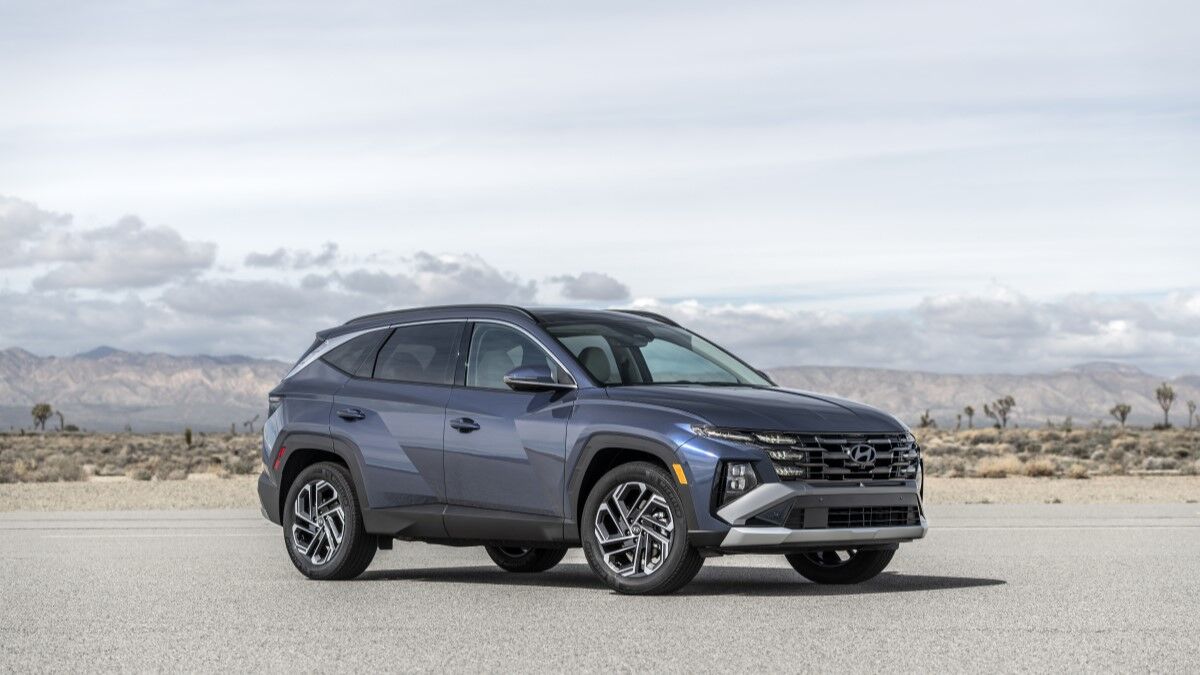 2025-hyundai-tucson-front-quarter.jpg