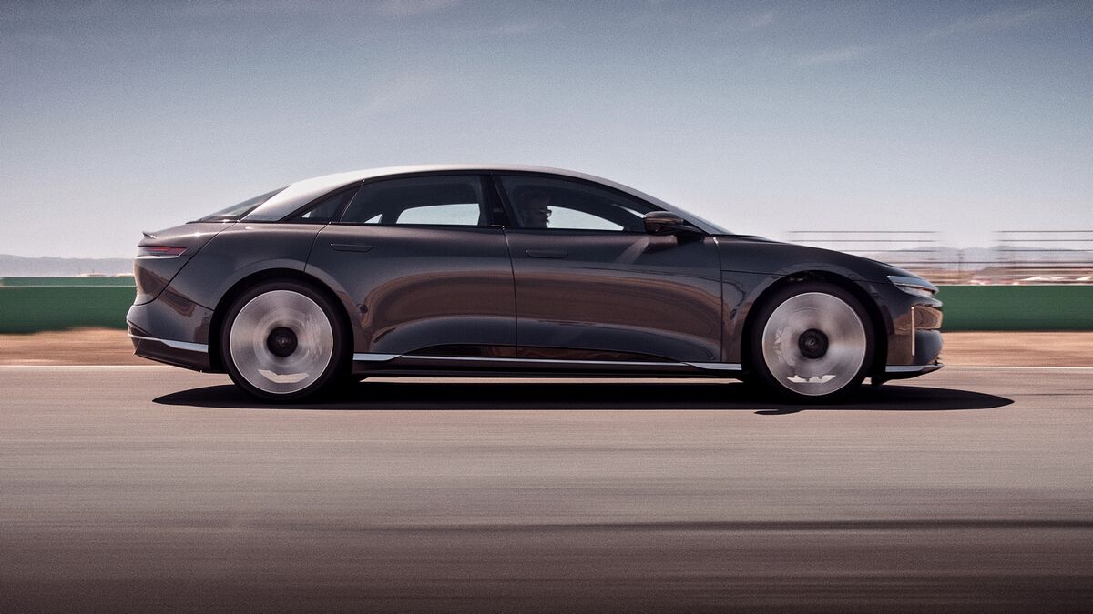 https://kbb.com/m/341838a9281e972c/OG-2022-Lucid-Air-Grand-Touring-Performance-driving-profile-jpg.jpg