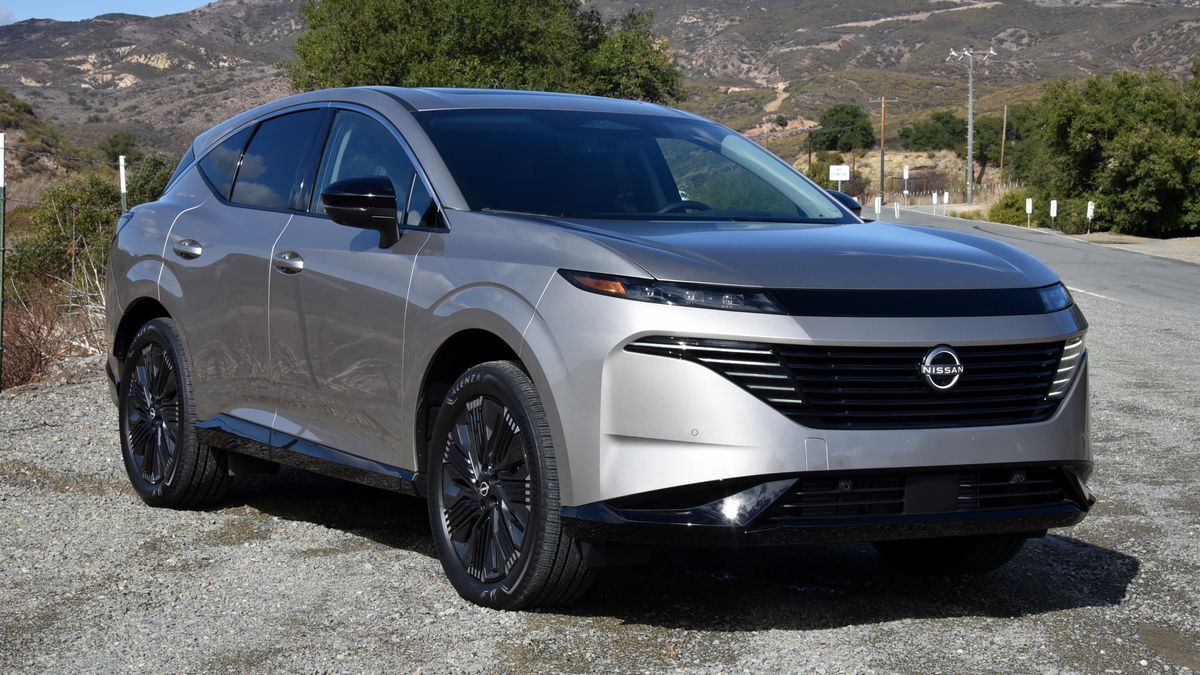 2025 Nissan Murano parked on a road in the hills.