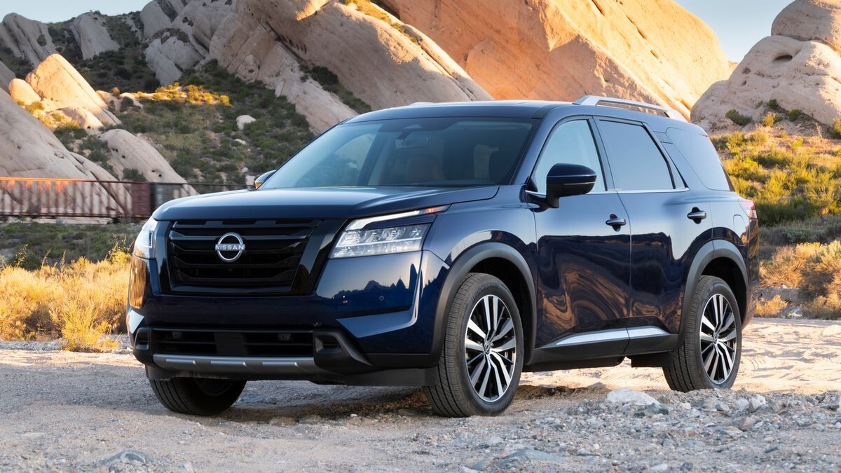 2025-nissan-pathfinder-front-left-3qtr-2.jpg