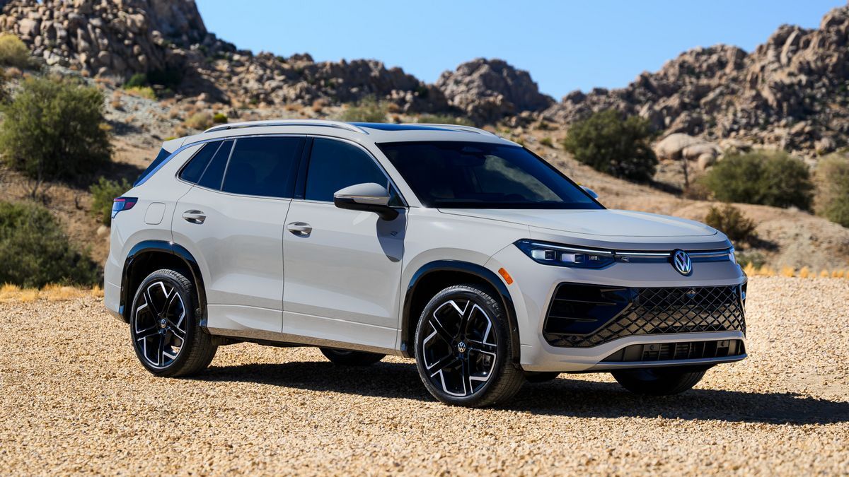 2025 Volkswagen Tiguan R-Line in Ascot Grey