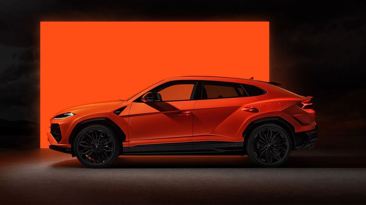 The 2025 Lamborghini Urus in orange seen in profile