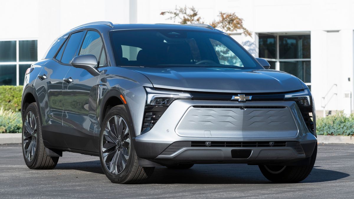 2025-chevrolet-blazer-ev-front-3qtr.jpg