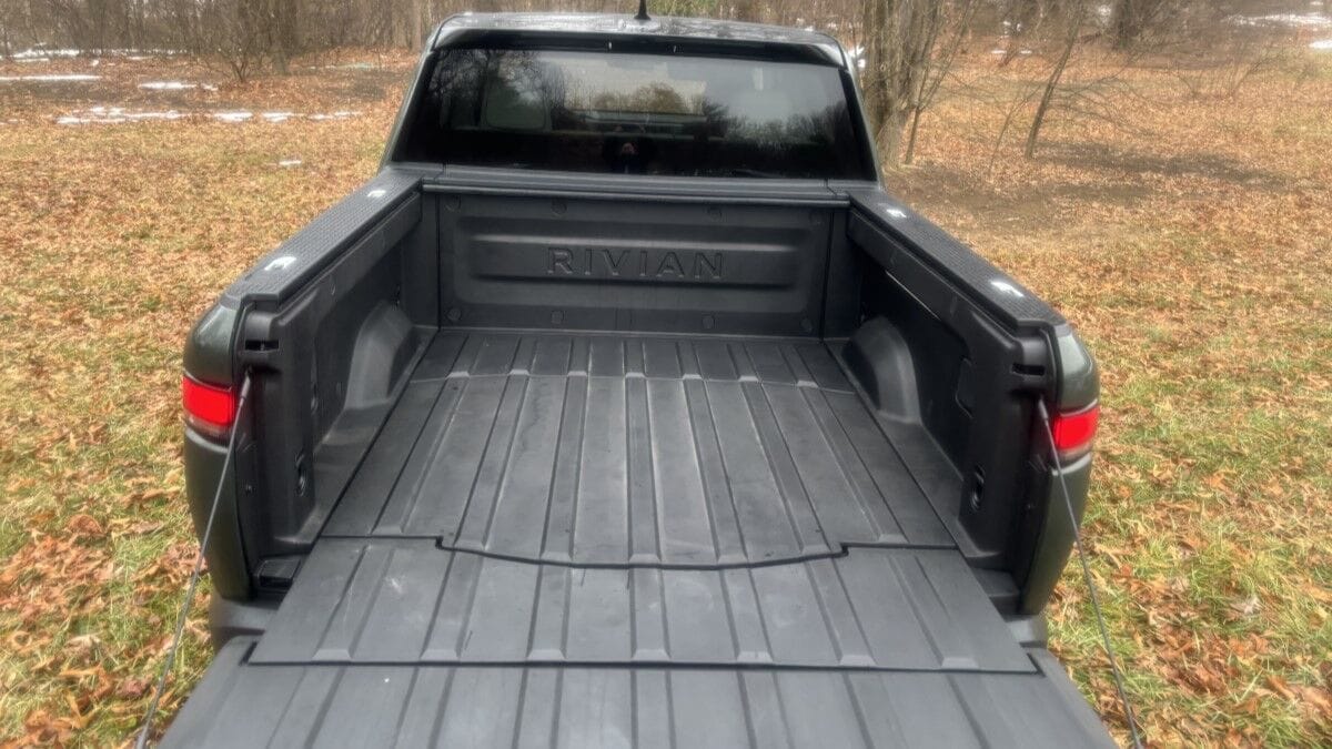 2025-rivian-r1t-bed.jpeg