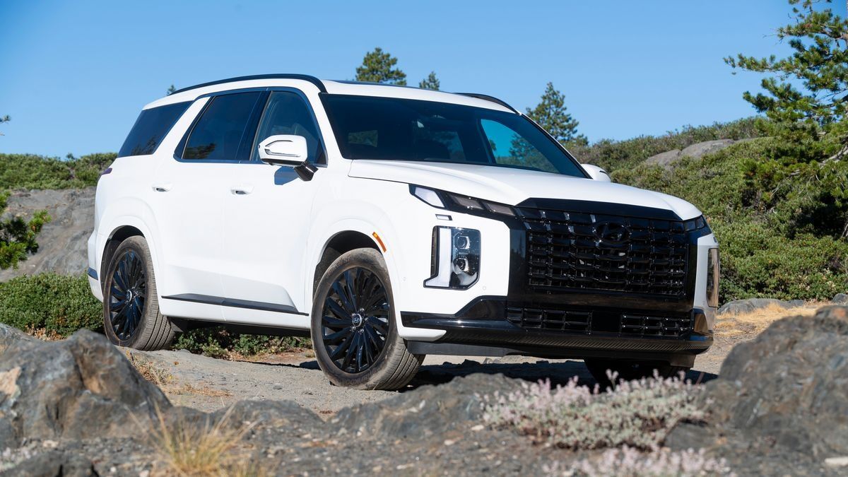 2025-hyundai-palisade-calligraphy-front-right-3qtr-3.jpg