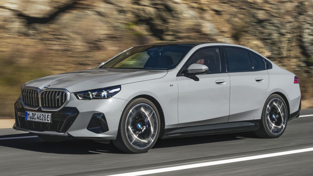 https://kbb.com/m/529720f80190c54d/OG-2024-bmw-i5-exterior-front-gray-jpg.jpg