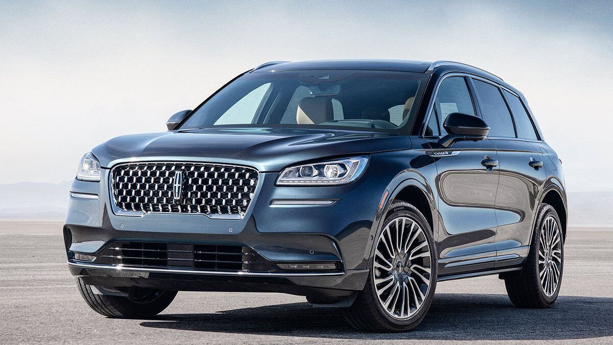 The 2022 Lincoln Corsair in blue seen from a front quarter angle