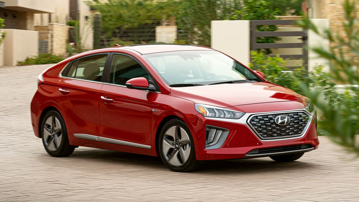 2021-hyundai-ioniq-hybrid-front-3qtr.jpg