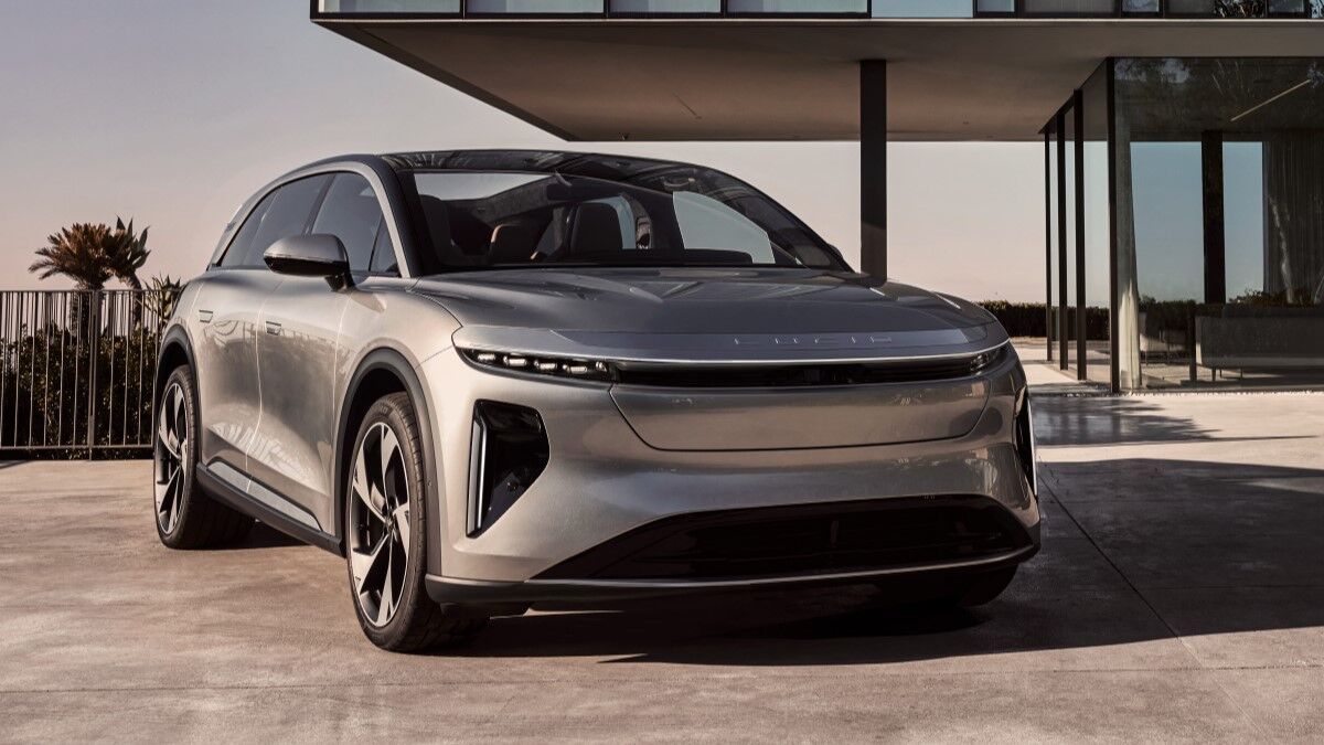 2025-lucid-gravity-front-quarter.jpg